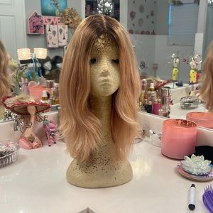 Gorgeous Pre-owned wig/sheitel!  No name but 💯 human hair.